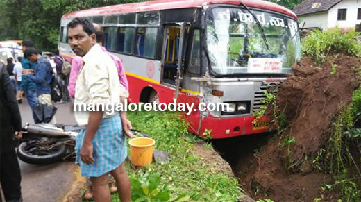 Bus collide belthangady